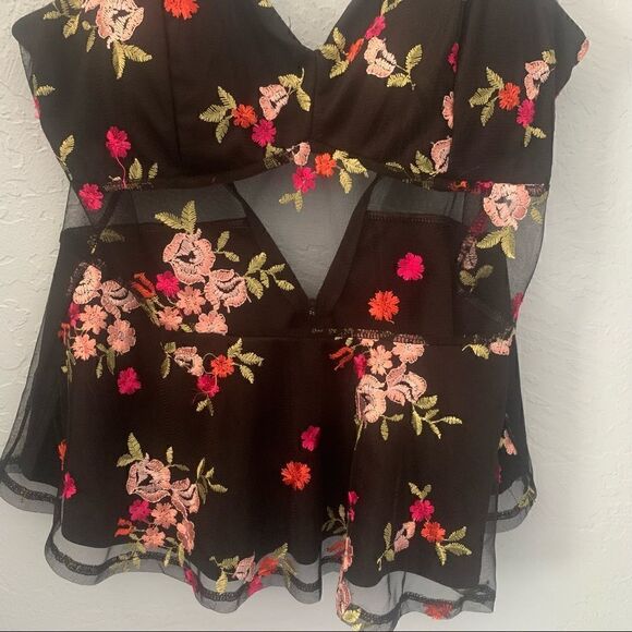 Charlotte Russe Black Embroidered Floral Mesh Cutout Tank Top Size Large - Picture 6 of 11